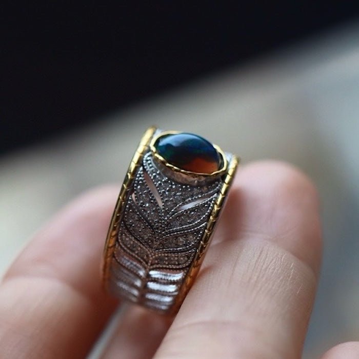 Eastern Royal Style Black Opal Ring - verstelbaar