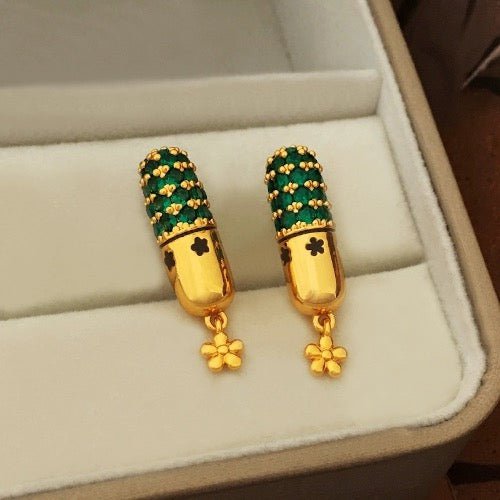 Capsule Design Oorbellen met Groene Stenen