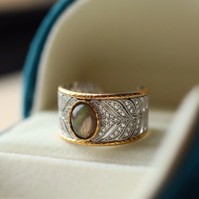 Eastern Royal Style Black Opal Ring - verstelbaar