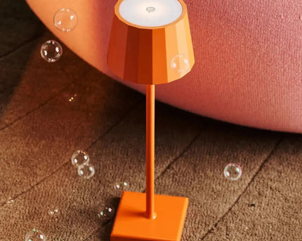 Combi Set Professional-8 x Wouter Blossom Orange Oplaadbare tafellampen & 1 x Central Station draadloos oplaadstation met Qi-Technology-Perfect voor restaurants, gastvrijheid en hotels