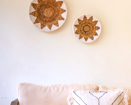 Ronde Boho Wandmand – Geweven Wanddecoratie – Decoratieve Schaal – Geweven Wandbord met Geborduurd Sterpatroon ADARI (2 maten, Ø30/40 cm)