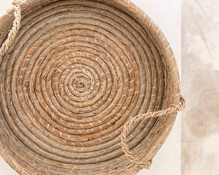 Rond dienblad geweven van zeegras PINTU decoratief dienblad (2 maten)