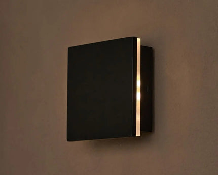 Lane Black draadloze wandlamp – Oplaadbare en dimbare lamp van natuurlijk hout