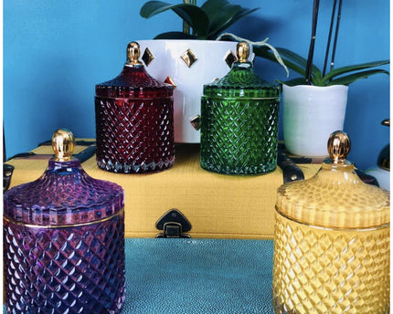Een luxe glazen pot in een prachtige gele kleur