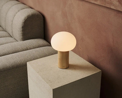 Sam lichtbruine houten tafellamp met glas en oplaadbare batterij | Dimbare en veelzijdige verlichting