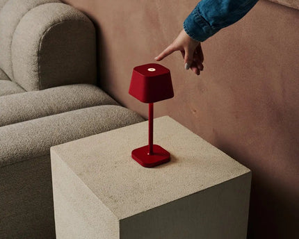 Ava Berry Red oplaadbare tafellamp | Stijlvol, draadloos lamp en dimbaar