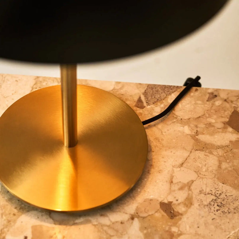 Lola goud-zwarte tafellamp – elegant metalen ontwerp met aan/uit-schakelaar