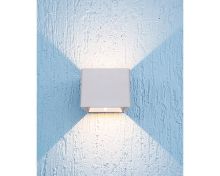 Noteloze wandlicht "kubus" magnetisch, ca. 10 x 10 cm, gemaakt van wit metaal, met bewegingssensor