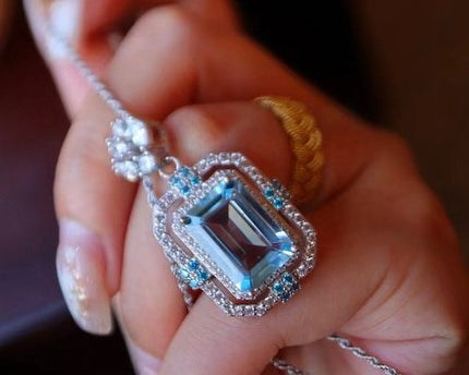 Sprankelende blauwe topaz vierkante hanger ketting