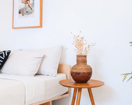 Rotan vaas – houten vaas – vaas voor gedroogde bloemen – kleine rotan vaas – Boho decor vaas gemaakt van geweven rotan en hout (Ø 22 cm) KAMARI bruin