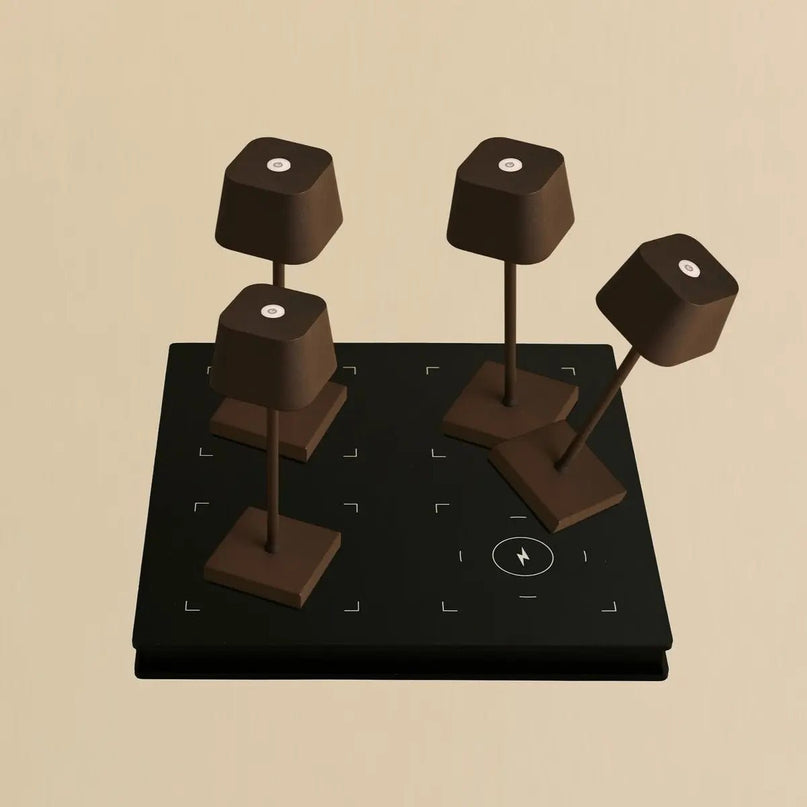 Combi Set Professional-4 X Sarphati Mini Mocha Brown oplaadbare tafellampen & 1 x Amstel Wireless Laying Station met Qi-Technology-Perfect voor restaurants, gastvrijheid en hotels