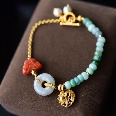 Jade kralen en rode agaat goodluck armband