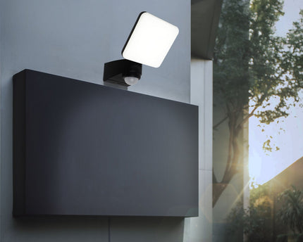 LED externe wandlamp "Jaro" met 360 ° bewegingsdetector, gemaakt van plastic in antraciet, met geïntegreerde LED