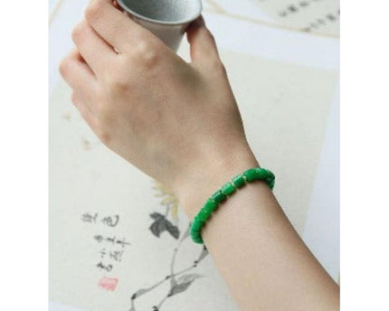 Minimalistische levendige groene jade kralen armband