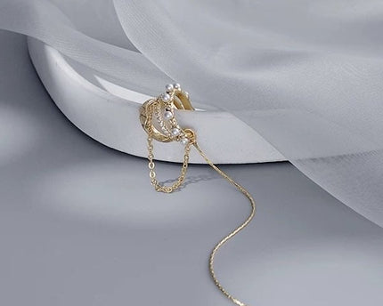 Elegante oormanchet met ketting - Uit één stuk