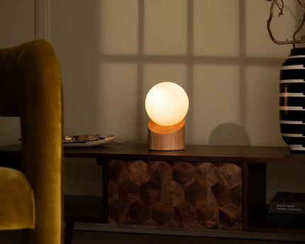 Quin lichtbruine houten lamp met koord - duurzaam rubberwood en matglas