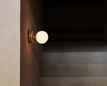 Richella lichtbruin houten en glazen wandlicht - oplaadbaar en draadloos