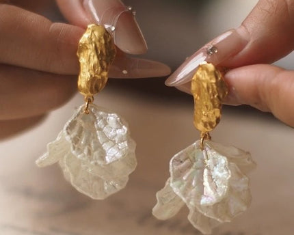 Elegante witte zeemeerminstaart oorbellen