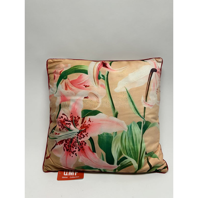 Sierkussen Lily 45*45 De kussenhoes wordt geleverd met vulling en is voorzien van een ritssluiting.