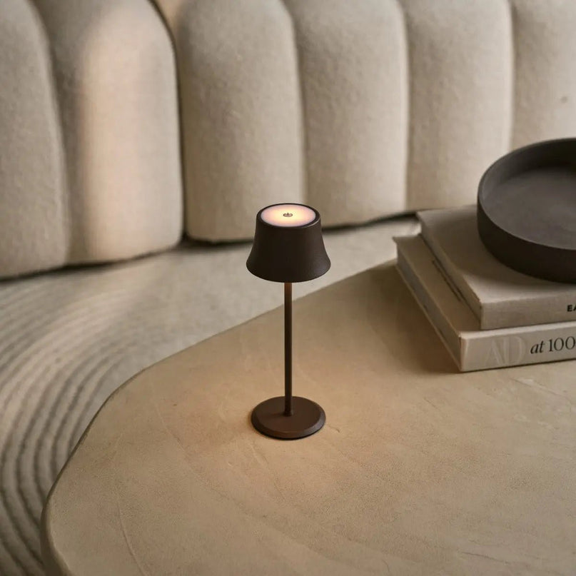 Willy Mini Mocha Brown oplaadbare tafellamp – stijlvol, dimbaar, batterijduur van 60 uur