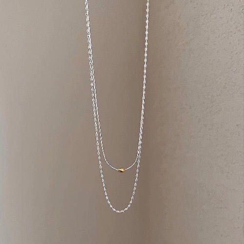 Moderne chique gestapelde kettingen-goud en zilver