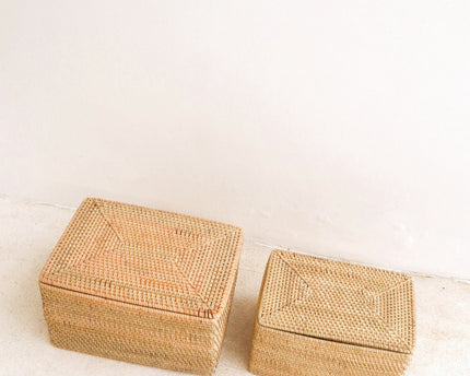 Opbergmand met deksel – Plankmand gemaakt van beige rotan – Handgeweven decoratieve mand GRAHA (2 maten)