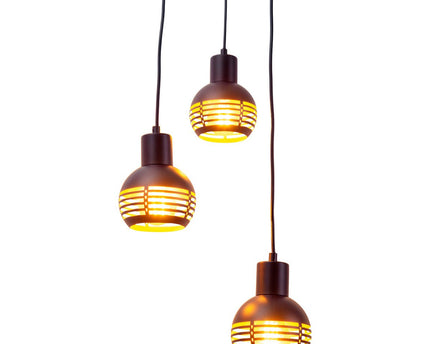 3-zits hanglamp "Casco" hangende lamp gemaakt van metaal in zwart en goud, met E27-versies. Stijlvolle verlichting voor woonkamer, eetkamer of keuken.