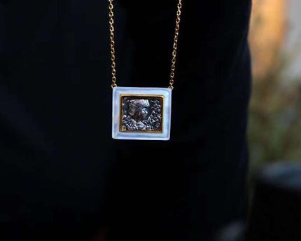 Vierkante Romeinse stijl godin standbeeld ketting