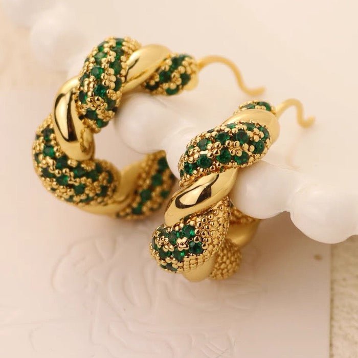 Vintage stijl gevlochten oorbellen - groene stenen