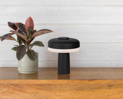 Draadloos tabletlicht "pilu", 16,5 cm hoog, boven Ø van 15 cm, metaal in zwart, wit plastic, geïntegreerde LED's, 280 lumen, dimbaar door aanraaksensor, warm wit wit