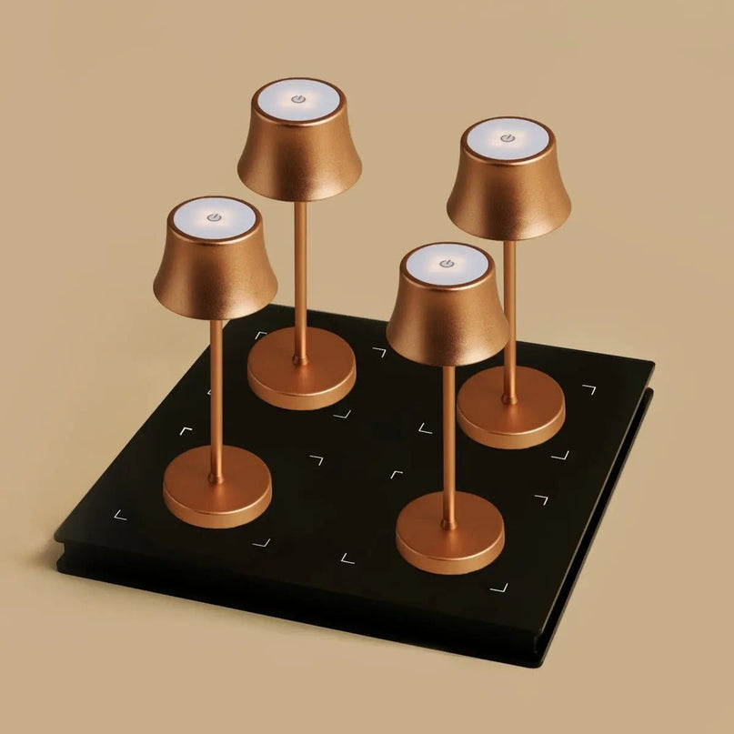 Combi Set Professional-4 X de Pijp Mini koper oplaadbare tafellampen & 1 x Amstel Wireless Lay Station met Qi-Technology-Perfect voor restaurants, gastvrijheid en hotels