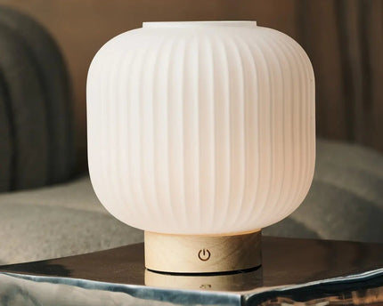 LYLA Unieke oplaadbare lamp - Frosted glas en houten basis, dimable, 3 lichte modi