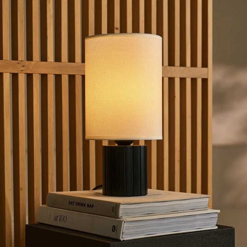 Kiko Zwarte Tafellamp – Gezellige Zwart & Beige Bureaulamp met E27 Fitting
