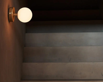 Richella lichtbruin houten en glazen wandlicht - oplaadbaar en draadloos