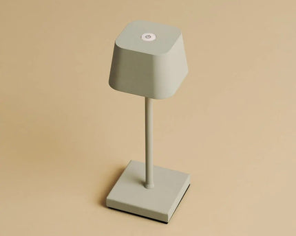 Sarphati Mini Shadow Gray Dordeloze tafellamp perfect voor de horeca -industrie - draadloos oplaadbaar via laadstation, dimbare lamp en 3 lichtmodi