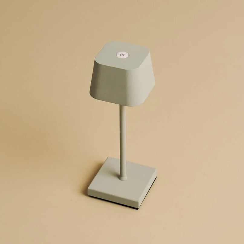 Sarphati Mini Shadow Gray Dordeloze tafellamp perfect voor de horeca -industrie - draadloos oplaadbaar via laadstation, dimbare lamp en 3 lichtmodi