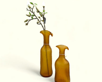 vintage amberkleurige glazen vaas klein formaat: H30cm B: 7cm