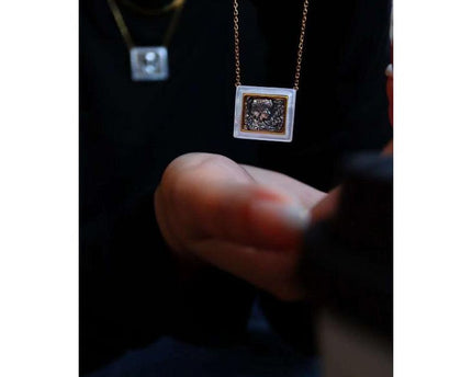Vierkante Romeinse stijl godin standbeeld ketting