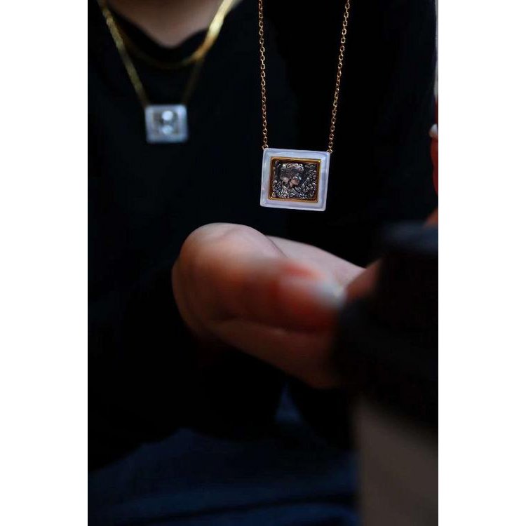 Vierkante Romeinse stijl godin standbeeld ketting