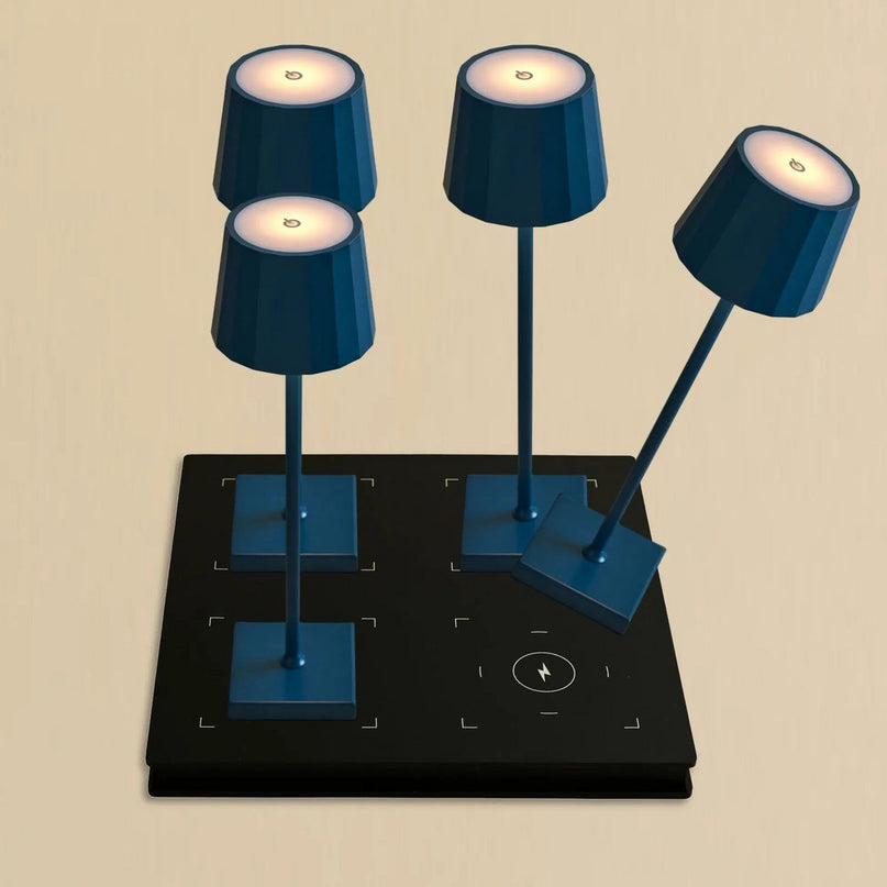 Combi Set Professional-4 X Wouter Delftware Blue Oplaadbare tafellampen & 1 x Amstel Wireless Laying Station met Qi-Technology-Perfect voor restaurants, gastvrijheid en hotels