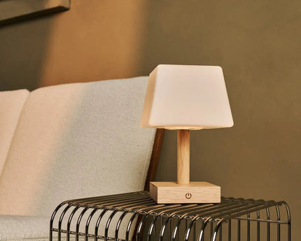 Tommy lichtbruine houten tafellamp met glas - oplaadbare, dimbare lamp, draadloze verlichting