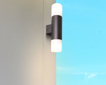 Buiten wandlamp "Torcia" 32 cm hoog gemaakt van metaal en plastic in zwart, E27