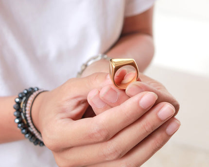 Minimalistische ring 18k verguld - gouden ring 925 zilver goud vermeil - driehoekige statement ring - JIMBARAN
