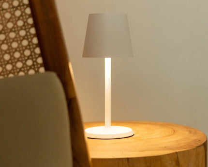 James White oplaadbare tafellamp – draadloos, dimbaar en elegant