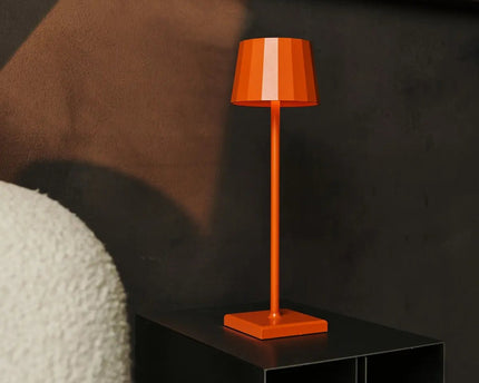 Combi Set Professional-8 x Wouter Blossom Orange Oplaadbare tafellampen & 1 x Central Station draadloos oplaadstation met Qi-Technology-Perfect voor restaurants, gastvrijheid en hotels