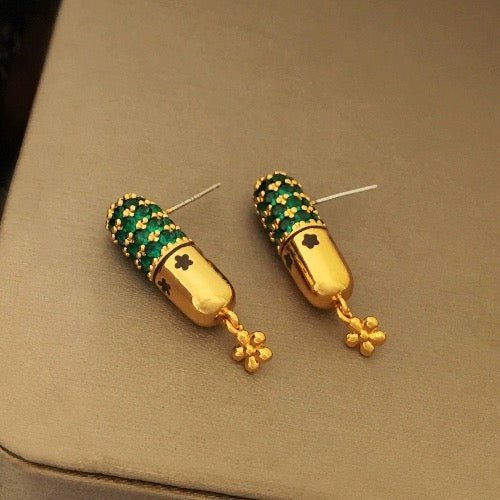 Capsule Design Oorbellen met Groene Stenen