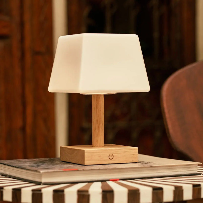 Tommy lichtbruine houten tafellamp met glas - oplaadbare, dimbare lamp, draadloze verlichting