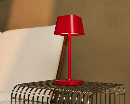 Ava Berry Red oplaadbare tafellamp | Stijlvol, draadloos lamp en dimbaar