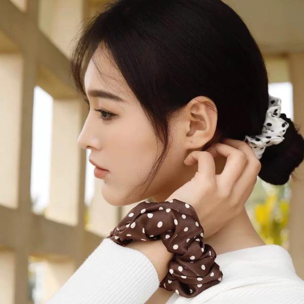 Polka Dot 100% zijden haarscrunchie - 6 cm breed