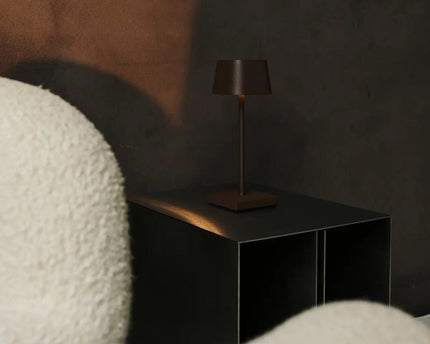 Sarphati Mini Mocha Brown Draadloze tafellamp Perfect voor gastvrijheidsindustrie - Draadloos oplaadbaar via laadstation, dimbare lamp en 3 lichtmodi